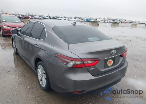 2023 Toyota Camry Le z USA, uszkodzony, nr VIN 4T1R11AK6PU817739